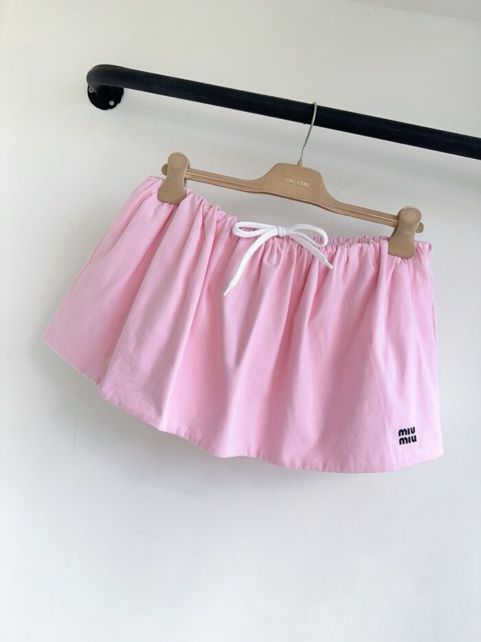 Miu pink logo skirt (preorder)
